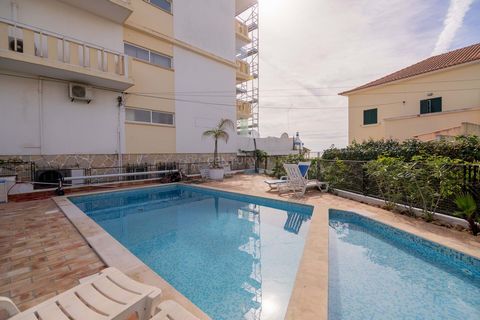 DON'T MISS THIS GREAT OPPORTUNITY TO LIVE IN THE PARADISE OF PRAIA DA ROCHA! VERY LARGE RENOVATED APARTMENT LOCATED ON THE FIRST LINE OF THE BEACH WITH A FABULOUS VIEW OF THE RIVER AND THE MARINA IN A GATE CONDOMINIUM WITH SWIMMING POOL, GARDEN AND S...