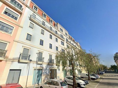 Este novo apartamento T2 com uma área total de 118 metros quadrados está situado em Oliveira do Douro, Vila Nova de Gaia, no distrito do Porto. Localizado numa zona residencial tranquila, próximo de comércios, serviços, escolas, espaços verdes e tran...