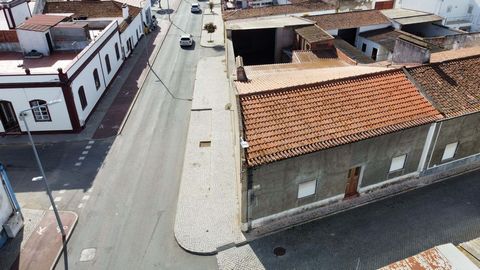 The property is located in the charming Vila de Cuba and an excellent opportunity for those looking for a cozy home with many possibilities. This is a charming ground floor apartment, in need of work. Upon entering the property, we are welcomed by a ...