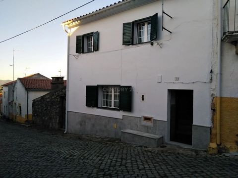 Type T3 house, located in the village of Salvaterra do Extremo, which is 40km from the town of Idanha-a-Nova and 9 km from Spain. Quiet but very pleasant village, ideal for those who want to escape the hustle and bustle of big cities and regain energ...