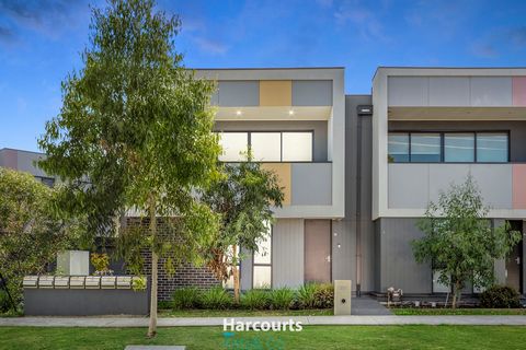 Located within the heart of South Morang is this high quality, street facing contemporary townhouse. Situated within close reach of an abundance of quality schools, shops, parklands and lakes making it the perfect locale to call home. Featuring a cle...