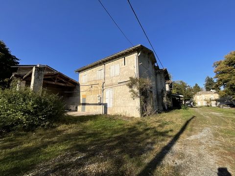 LORMONT La Ramade - Pretty stone house to renovate of 147m2 habitable in R + 1, comprising on the ground floor large living room with open kitchen possible and upstairs 4 bedrooms with as many pieces of water, all on a plot of 553m2 surrounded by gre...