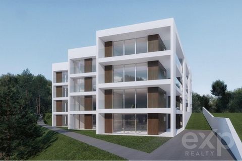Land approved for the construction of a unique development in Torre da Marinha, in Fogueteiro - Seixal. This building is designed to have about 15 fractions with excellent areas. Composed of duplex apartments with private garages, leisure area, condo...