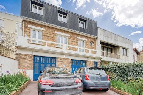 On a beautiful plot of 500 m2 of land, in the heart of the Suresnes-liberté district, a large house of 225 m2 living space comprising on the ground floor a workshop, a laundry room, possibility of conversion with a beautiful high ceilings and 2 garag...