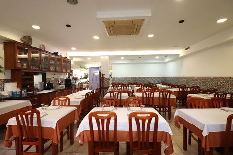 We present for trespass one of the most renowned restaurants in Canidelo, V N Gaia Operating for over 35 years, with a strategic location, in a very dense residential area and in one of the busiest areas. It is worth highlighting the ease of parking ...