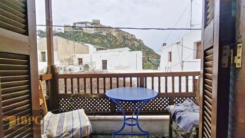 Te koop is er een prachtig appartement in Skyros / Chora, met een oppervlakte van 60 m². Het appartement bestaat uit een ruime woonkamer, een keuken, twee slaapkamers en een badkamer. Een van de onderscheidende kenmerken is het traditionele balkon me...