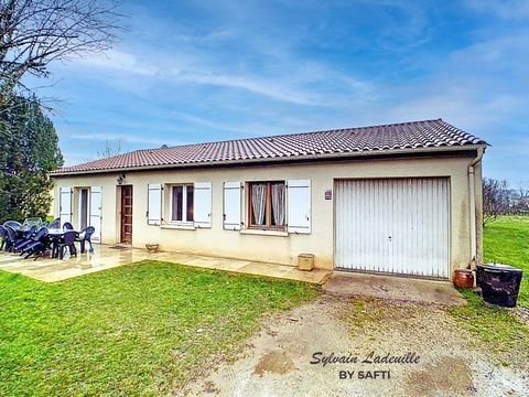 Located in the picturesque town of Le Bugue, this beautiful single-story house offers an exceptional living environment. Inside, discover a spacious 28 sqm living room, bathed in natural light, gracefully opening to a equipped and functional kitchen....