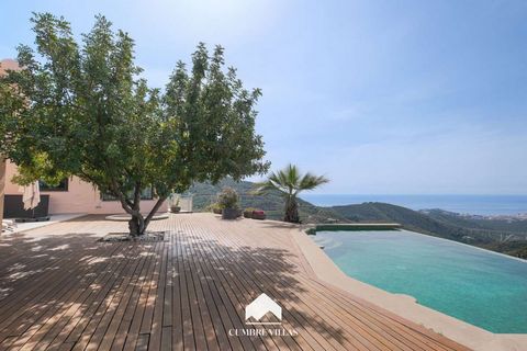 Exclusive yet comfortable country house with views to the coast of Almuñecar. This charming Andalusian style house boasts a large 3-bedroom main house, two guest houses, an impressive infinity pool and a ruin. Built on the philosophy of a self-suffic...