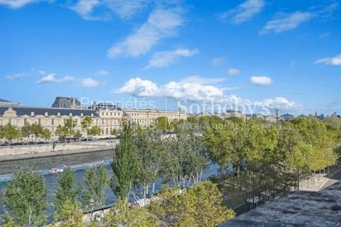In a superb building from the 18th century, on the 5th and 6th floors with elevator, an apartment offering beautiful unobstructed views over the Seine river and the Palais du Louvre. This 189 sq. loi Carrez duplex apartment (211 sq.m on the ground) f...