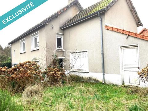 Come and discover this charming town house on 2 levels in the town of Lison. On the ground floor: a kitchen area, a living room, a lounge (or bedroom), a toilet. Upstairs: a large bedroom and a spacious bathroom with toilet. Adjoining convertible att...