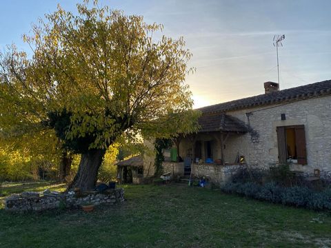 A true haven of peace! This is where this property is located. It is located right in the centre of the 11 hectares, a few kilometres from the beautiful village of Monflanquin. This property consists of a house to renovate. New frame and roof, new do...
