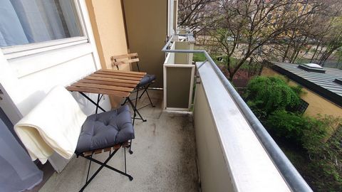 This beautiful bright apartment is located in the district Neuhausen Nymphenburg not far from Rotkreuzplatz. It is located on the 2nd floor of an old building and has been completely renovated. The entire apartment is already furnished, you just have...
