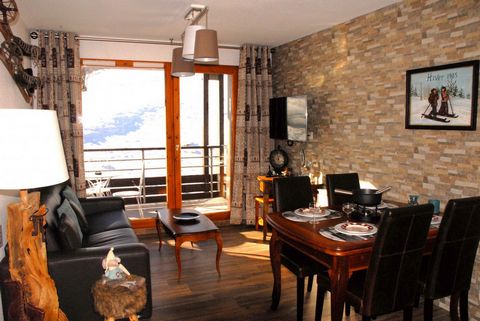 ARDESIA IMMOBILIER offers you this comfortable 3-room apartment located in the Residence Les Pistes. You will be seduced! The sunny view of the mountains is simply unique! The apartment: T3 located on the 3rd floor of the residence. Fitted kitchen op...