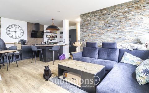 Stella Brient offers you this beautiful renovated apartment, beautiful services, very bright, beautiful services, with underfloor heating and home automation, on the 1st floor, in the heart of the city center of Lorient. It consists of a living room ...