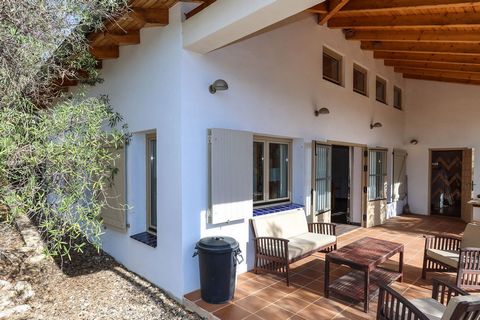Beautiflly Designed Property . Open Far Reaching Views . High Build quality . Light and Bright property . Natural Planting . 10 x 4 Swimming Pool . AFO in place Sitting within the picturesque landscapes of Andalucía, this charming barn-type property ...