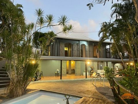 In a pleasant environment and far from urban areas, this friendly villa is a revelation by its beautiful volumes of living space, allowing meals near the swimming pool. With three air-conditioned bedrooms with fitted wardrobes, two shower rooms, a la...