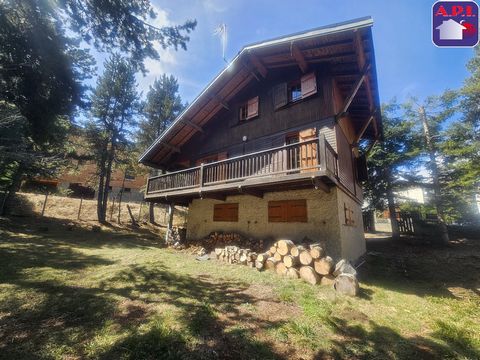 IN THE FULL NATURE You will fall under the spell of this individual chalet built in 1974. Located in the magnificent ski resort of Bolquere and built on land of approximately 1000 m², part of which remains buildable, you will be able to admire the de...