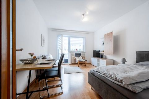 Experience the comfort and prime location of this charming 1-bedroom apartment, situated just 100 meters as the crow flies from Plärrer. Nestled in a tranquil courtyard, this apartment offers a peaceful retreat, with its well-designed 30m² floor plan...