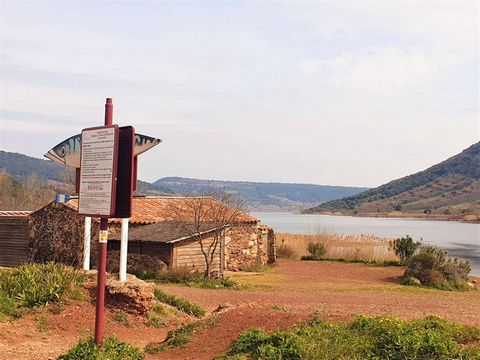 34800 Octon-Lac du Salagou- 15 Kms de Clermont l'Hérault 34800 En exclusivité. Rare, beau terrain plat avec vue dégagée, sans vis à vis et hors lotissement. Superficie totale de 1959 m2, dont 1082 constructibles. Viabilisé entièrement. Le terrain ser...