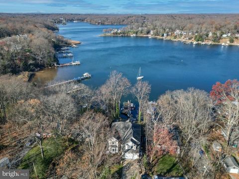 Atemberaubendes Anwesen am Flussufer von Severn Entdecken Sie den ultimativen Lebensstil am Wasser mit 60 Fuß erstklassiger Fassade am Severn River, der atemberaubende Ausblicke und endlose Möglichkeiten zum Entspannen und Unterhalten bietet. Das pri...