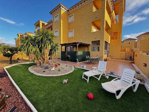 Dit prachtige appartement met 3 slaapkamers op de begane grond is gelegen in een van de meest gewilde golfresorts momenteel in Almeria, Valle del Este.   De hoekligging op het zuiden biedt een uitstekende ligging in het resort met uitzicht op de berg...