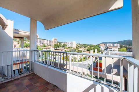 This spacious 52-square-meter apartment is ideal for a comfortable stay in Saint-Maxime, accommodating up to 6 guests with 1 double bed and 2 sofa beds. The apartment is located on the top floor of a quiet residence, offering a private terrace with n...