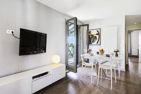 À Nur einen Steinwurf vom Hippodrome des Fleurs entfernt bietet dieses moderne und helle Apartment mit 3 Balkonen Platz für bis zu 2 Personen. 4 Personen. Diese komfortable Unterkunft liegt ideal im Zentrum von Biarritz und in der Nähe aller Annehmli...