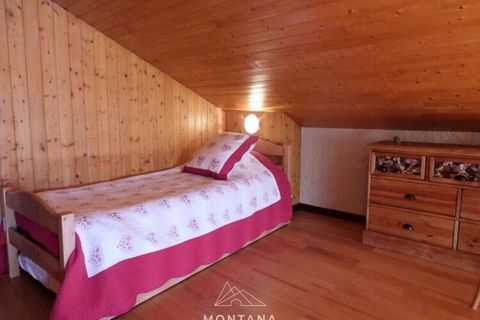 This charming 45m² mountain-style apartment, located on the 3rd floor, accommodates up to 6 people. It features a double bedroom with a 140 cm bed, a mezzanine with trundle beds for 2, and a living area with a BZ sofa bed. The apartment also has a sh...