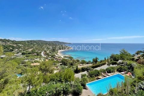 Zeitgenössische Villa - Panoramablick auf das Meer - privates Anwesen - in der Nähe des Strandes. Obere Ebene: Wohn-Esszimmer - Küche - Terrasse mit Meerblick - Hauptschlafzimmer - 1 Badezimmer. Untere Ebene: 3 Schlafzimmer - 2 Bäder - Terrasse. Tenn...