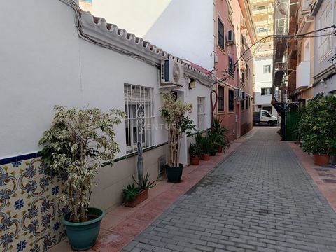 98 meter plot for sale in the center of Fuengirola (Málaga) on Calle Salvador Tirado, 250 meters from the beach and the Hotel el Puerto and in the heart of Fuengirola. Housing Project Calle Soldado Salvador Tirado, nº4 Plot area 98m2 Traditional Nucl...