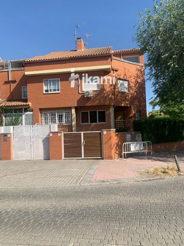 Townhouse for sale in Alcalá de Henares, with 207 m2, 3 rooms and 3 bathrooms, 2 Garage space, Storage room, Furnished and Air conditioning. Features: - Garage - Air Conditioning