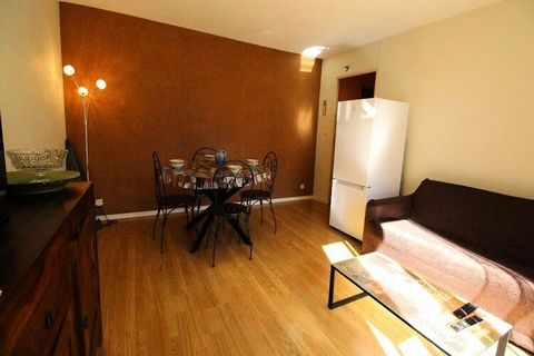 Luchon „hotel we Francji” Na 5 piętrze z windą, apartament dla 4 osób o powierzchni 41 m², z balkonem od strony południowej, w centrum miasta, cichy, 200 m od kolejki linowej na Superbagneres i 550 m od łaźni termalnych. Mieszkanie to posiada wejście...