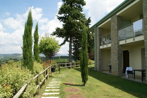 De appartementen van Chianti Village Morrocco zijn fris, comfortabel en netjes ingericht. Alle appartementen zijn voorzien van airconditioning en hebben een eigen terras of balkon met zitje aan de zwembad- of aan de heuvelzijde. Voor twee personen he...