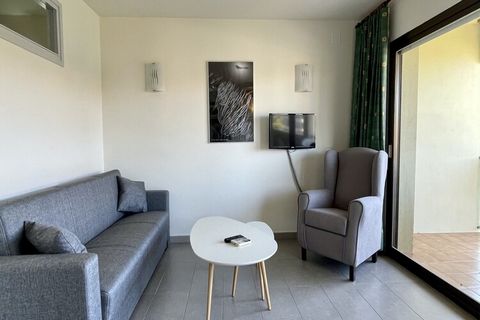 Het Jardins del Mar appartement in Estartit is een gezellige ruimte van 55 m² met uitzicht op de tuin, ontworpen om comfortabel plaats te bieden aan maximaal 5 personen. Gelegen in een ideale omgeving voor gezinnen en in het stadscentrum, ligt dit ap...