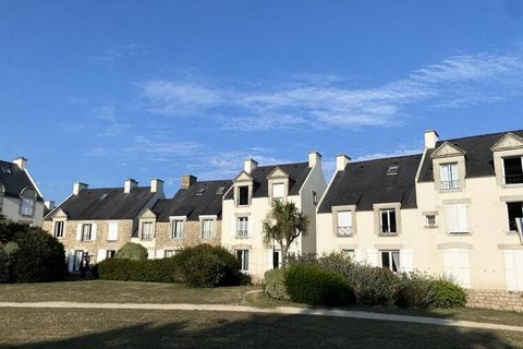 Second district of a friendly village, the Port du Crouesty Village residence distributes its traditional Breton facades just a few steps from the port as well as the ocean, on the Rhuys peninsula, between the Gulf of Morbihan and the bay from Quiber...