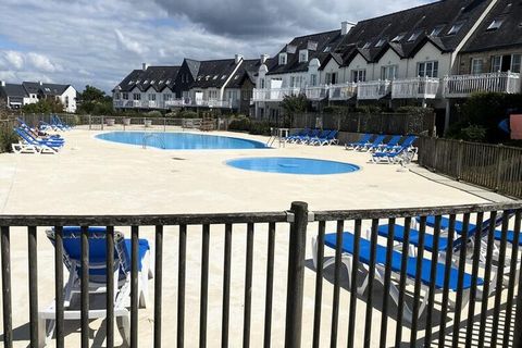 De residentie Port du Crouesty Cap'Océan, gelegen in de stad Arzon, ligt zeer dicht bij de jachthaven en het zandstrand van Fogeo: te voet of met de fiets is de kust gemakkelijk bereikbaar. Soms wild, met zijn bewaarde kustpaden, en soms heel levendi...