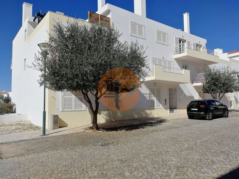 Cabanas de Tavira, on the second line, T1 in excellent condition consisting of an entrance hall with storage, a living room with access to a terrace of 64m² and a spacious balcony, equipped kitchen, bedroom with wardrobes, a bathroom, parking space a...