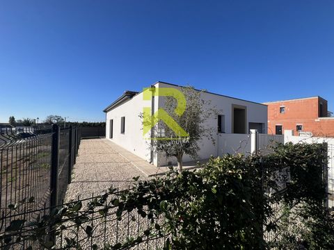 Contemporary T4 villa with swimming pool in Pomerols - Herault Located in the charming village of Pomerols, in a recent and quiet subdivision, this contemporary T4 villa on one level will seduce you with its modern amenities and pleasant environment....