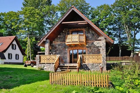 Ein komfortables XXL-Ferienhaus im Grünen, in ruhiger Lage, umgeben von Wiesen und Wäldern, inmitten einer wunderschönen Naturlandschaft mit zahlreichen Seen. Der nächste See, wo Sie schwimmen, vom Pier aus oder mit dem Boot angeln können, ist 1,8 km...