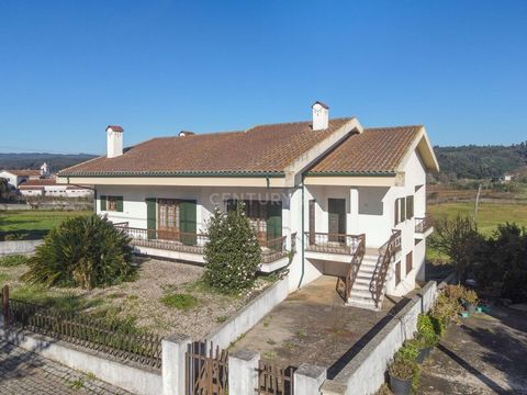 Detached 3 bedroom house with porches,storage area,garden, garage and nice views at 10min. from Lousã town. Contains entrance hall with corridor, livingroom with access to porch, seperate kitchen, 3 bedrooms(1 suite) with wardrobes and 2 bathrooms on...