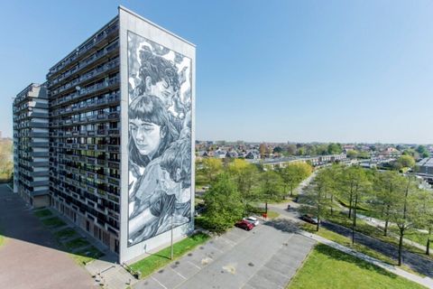 Dieses neu gebaute Apartment mit 2 Schlafzimmern befindet sich im 2. Stock des Residentie Ensor Tower II, einem der prestigeträchtigen Hochhäuser im Stadtteil Oosteroever. Das Apartment verfügt über eine geräumige Terrasse mit Loungemöbeln, die zum E...