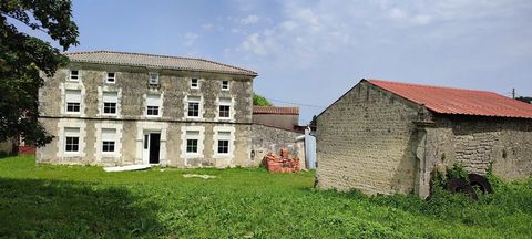 In a calm street at about 10 km from the centre of Rouillac, this Charentaise property with several outbuildings (8 in total) and a good sized garden could become your dream house. The owner has started renovating. Downstairs is one big open place of...