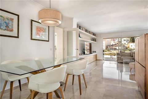 Piso luminoso en zona la Bonanova con vistas despejadas. Esta vivienda tiene una superficie de unos 130m2 aproximadamente y consta de un amplio salón comedor con excelentes vistas, cocina amueblada y equipada con office, coladuria, 3 habitaciones dob...