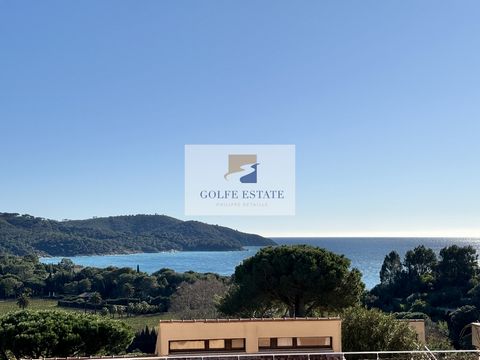 In Gigaro, in a popular condominium in Sylbabelle, a stone's throw from the beaches, this studio/cabin apartment of 23m2 of floor space enjoys a beautiful panoramic view of the sea, the vineyards of La Madrague, Gigaro and Cap Lardier. It is a renova...