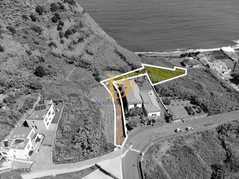 Unieke kans in São Vicente: land met uitzicht op zee en potentieel voor het huis van uw dromen! Gelegen in Terra Chã, São Vicente, biedt dit vlakke perceel van € 200.000 een prachtig uitzicht op de zee en de mogelijkheid om het huis van uw dromen te ...