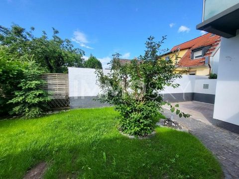 **Einzigartiges Erdgeschoss-Wohngefühl mit Garten und Terrasse** Erleben Sie den Charme eines Einfamilienhauses durch die bevorzugte Lage dieser Wohnung im Erdgeschoss. Der großzügige Wohn-/Essbereich bietet direkten Zugang zu einem wunderschönen Gar...