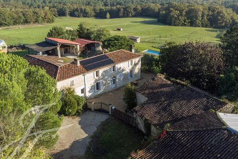 John Taylor Bordeaux is delighted to present this superb stone property from 1900, fully renovated, combining the charm of the old with modern comfort. The carefully restored façade and roof highlight the quality of the work done. As soon as you ente...