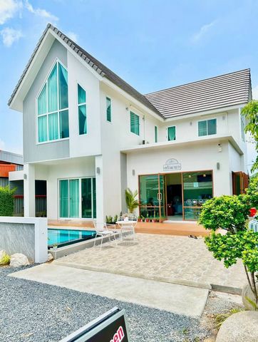 A house with a swimming pool and a restaurant for sale in Thalang district, Phuket! Spacious house with 3 bedrooms, private pool and fully ready-to-move-in living area. Excellent location, convenient access to shops and the airport. An ideal option f...