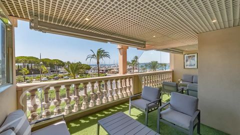 This beautiful apartment facing the new marina and just a stone's throw from the beaches is located in a luxury, secure residence with swimming pool, gym and sauna. It has a lovely sea view and a large sunny terrace. With approx. 50 m² of living spac...