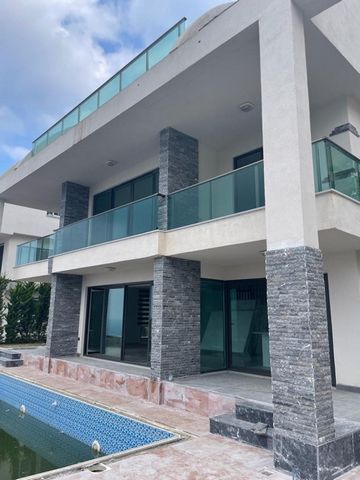 This luxurious 4-bedroom villa, located in the sought-after Kargicak area of Alanya, offers 350 m2 of elegant living space set on a 500 m2 plot. Completed in 2023, this villa features 4 bathrooms, 1 spacious living room, and a modern American kitchen...